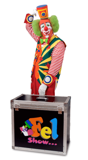 Payaso Fel con su caja de utileria.